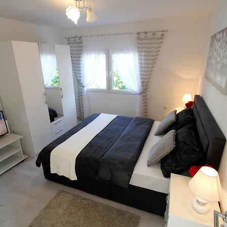 Apartmán Apartman Ana Otočac Exteriér fotografie