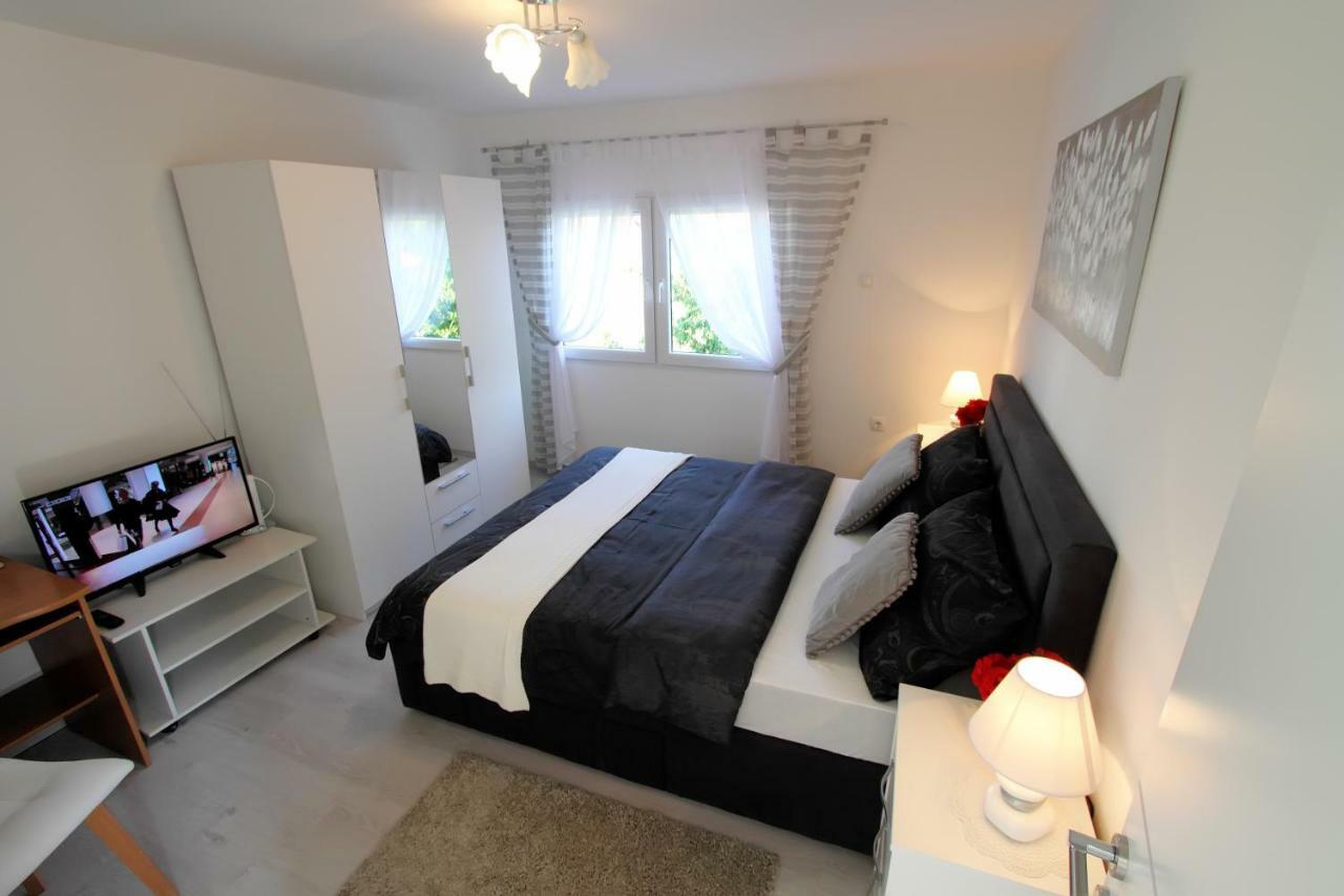 Apartmán Apartman Ana Otočac Exteriér fotografie