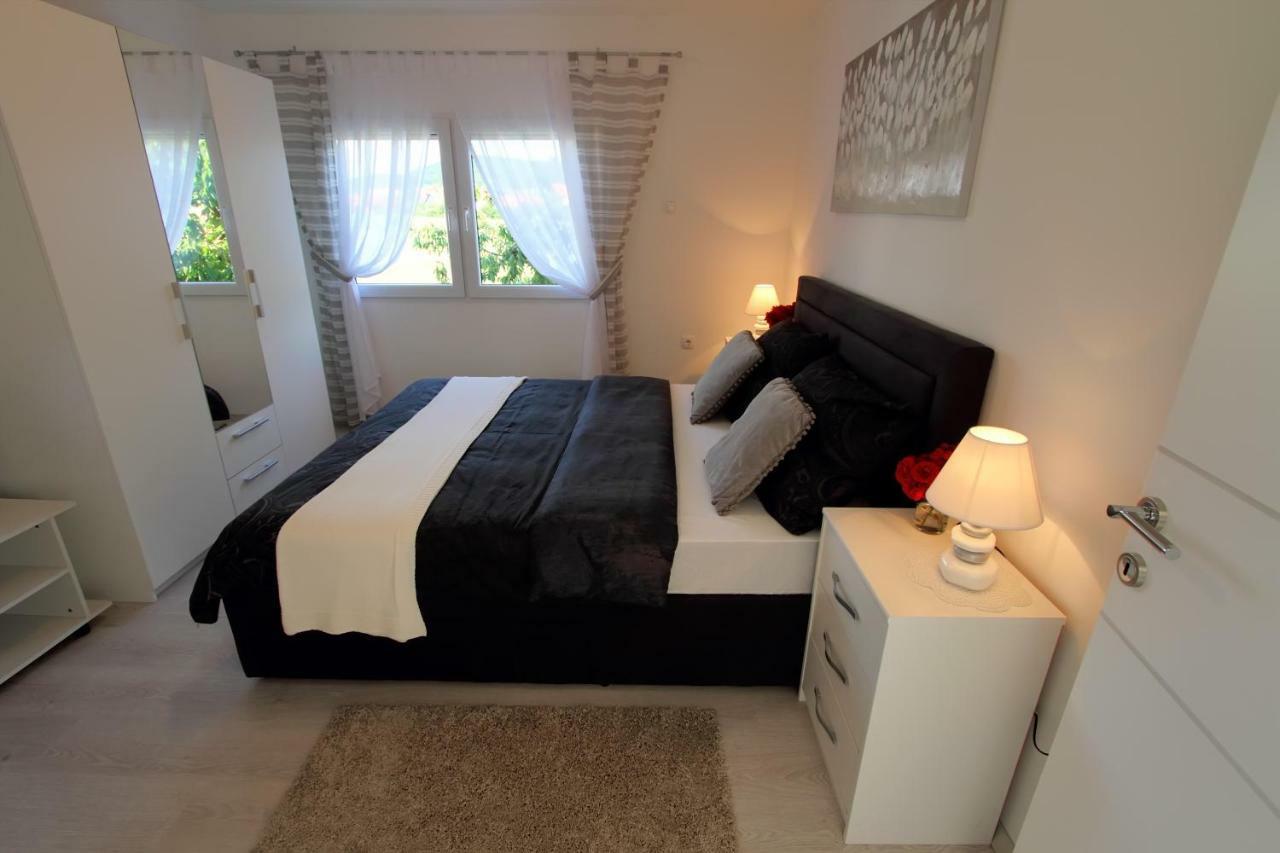 Apartmán Apartman Ana Otočac Exteriér fotografie