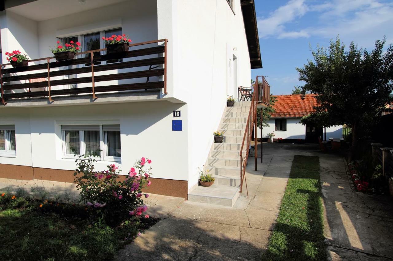 Apartmán Apartman Ana Otočac Exteriér fotografie